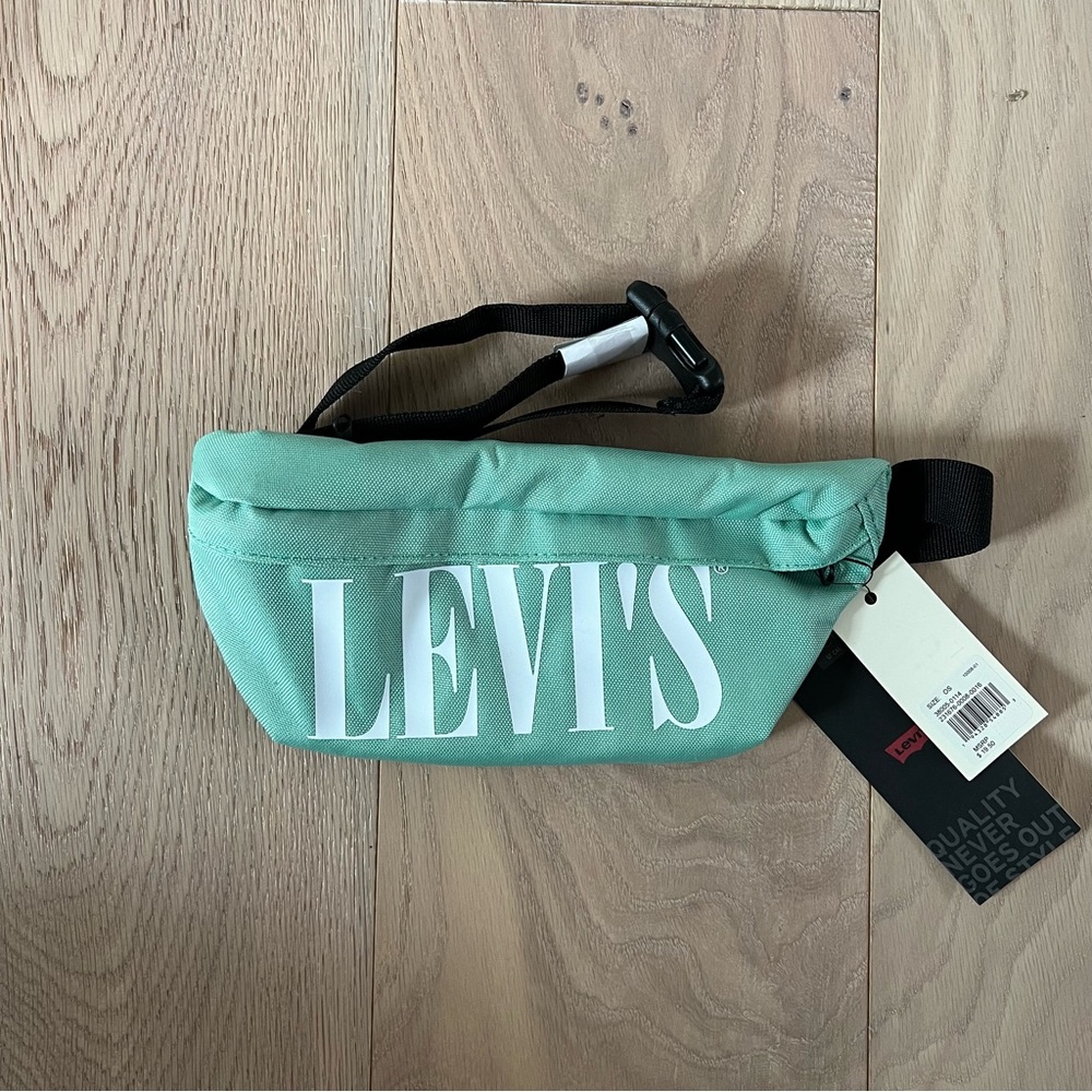Levi’s NWT green belt bag